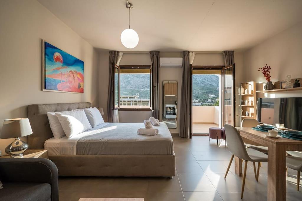Luxury Apartment *